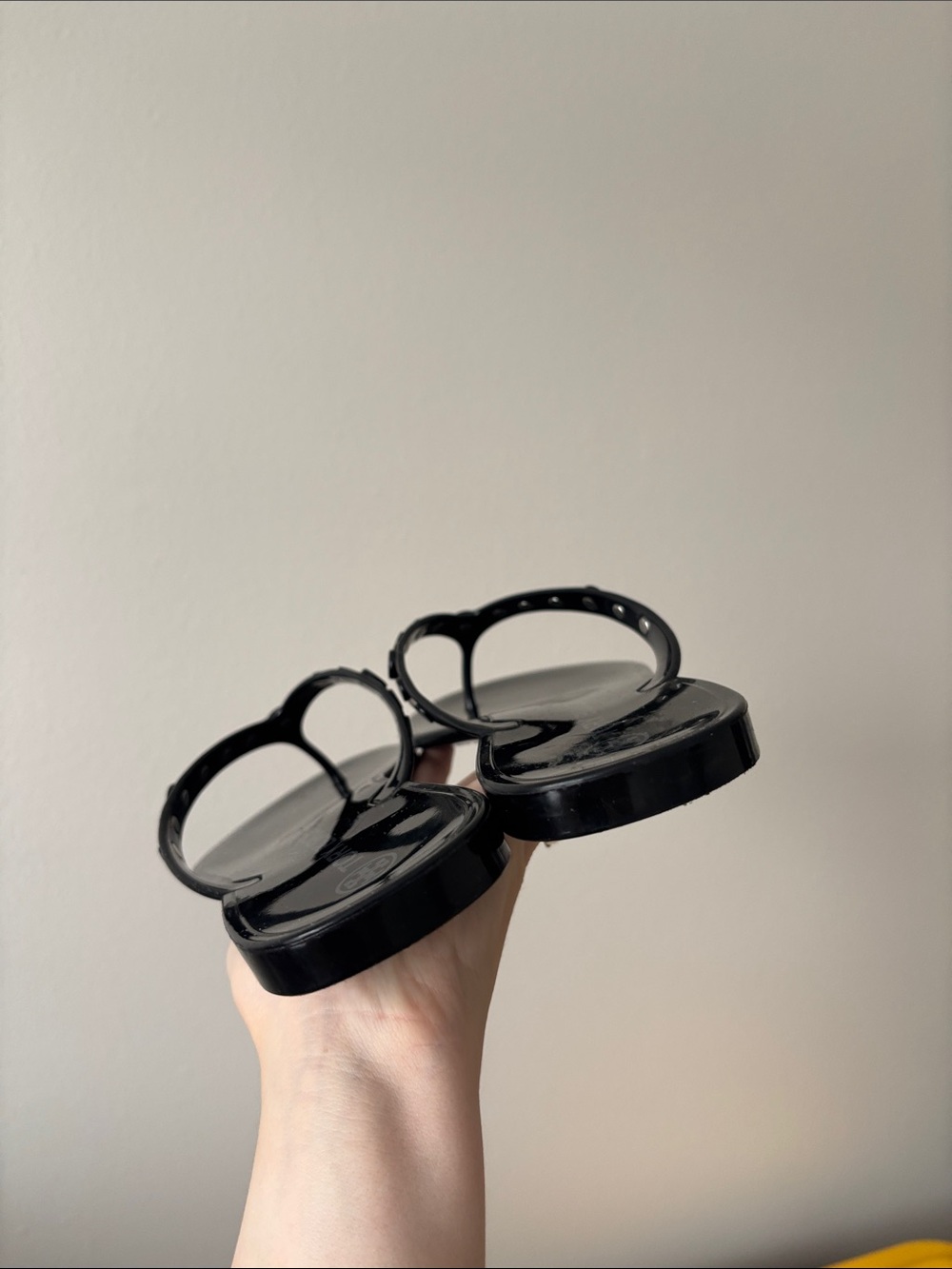 Tory Burch Women’s Black Thong Sandals PVC Slip-On Studded US SZ 9 DISCONTINUED - Picture 10 of 12